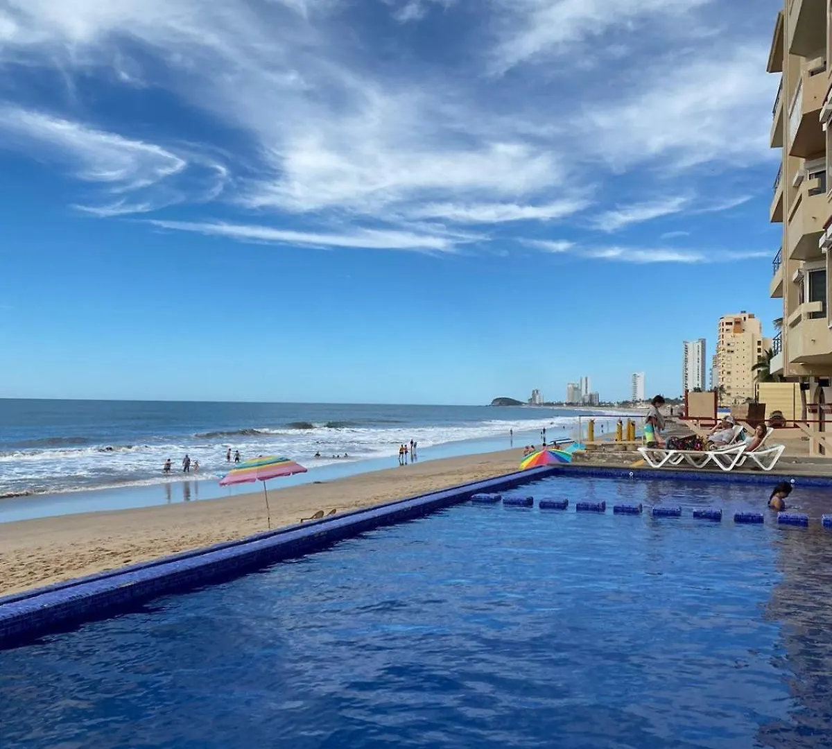 アパート マサトラン2 Bdrm - Sleeps 8 -Ocean Front -Ocean Viewアパートメント