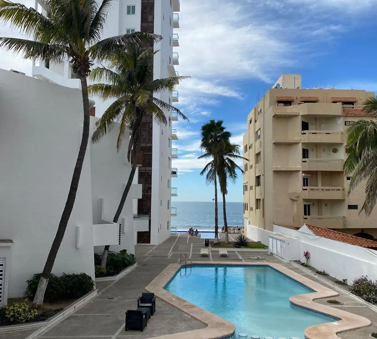 アパート マサトラン2 Bdrm - Sleeps 8 -Ocean Front -Ocean Viewアパートメント メキシコ